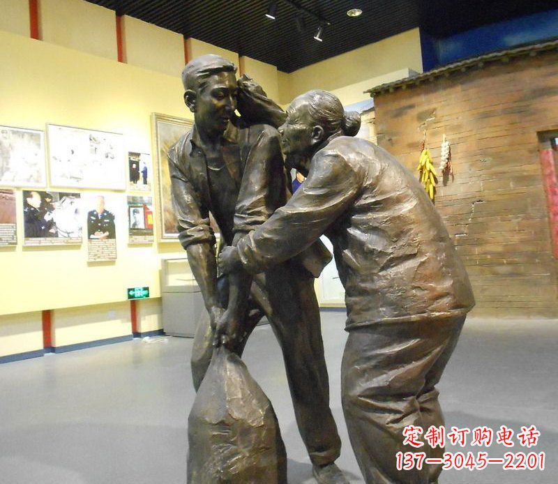 成都帮老人干活铜雕