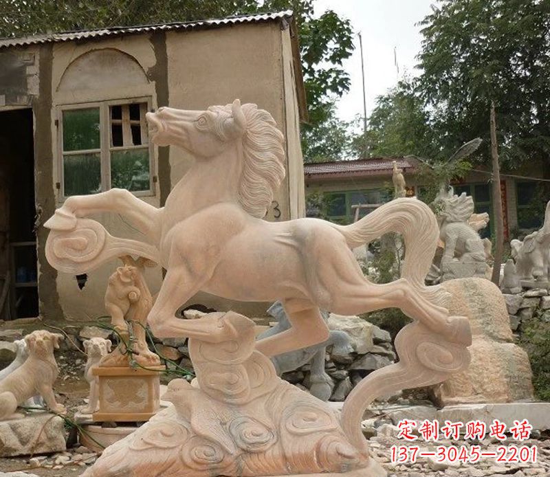 成都奔马石雕晚霞红动物雕塑