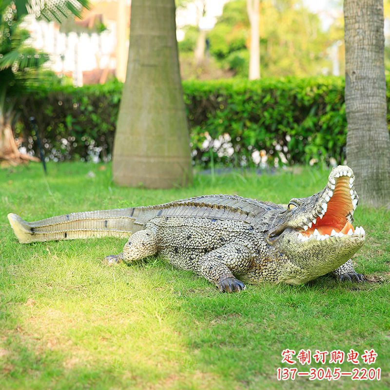 成都玻璃钢雕塑户外园林景观装饰仿真动物鳄鱼摆件