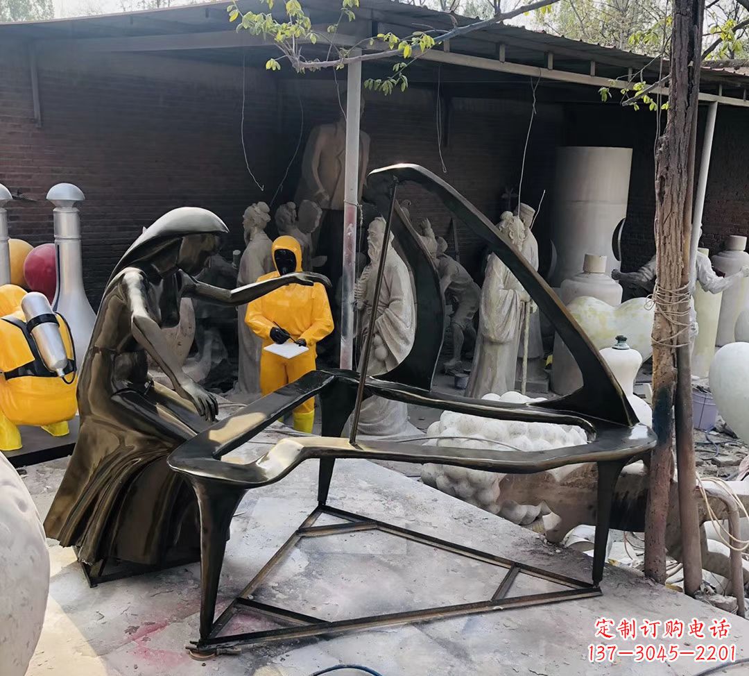 成都玻璃钢仿铜抽象弹钢琴雕塑公园景观摆件