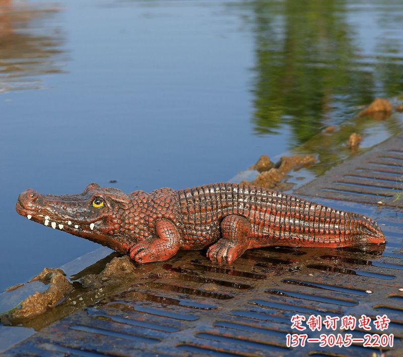 成都玻璃钢仿真鳄鱼园林水景景观动物雕塑