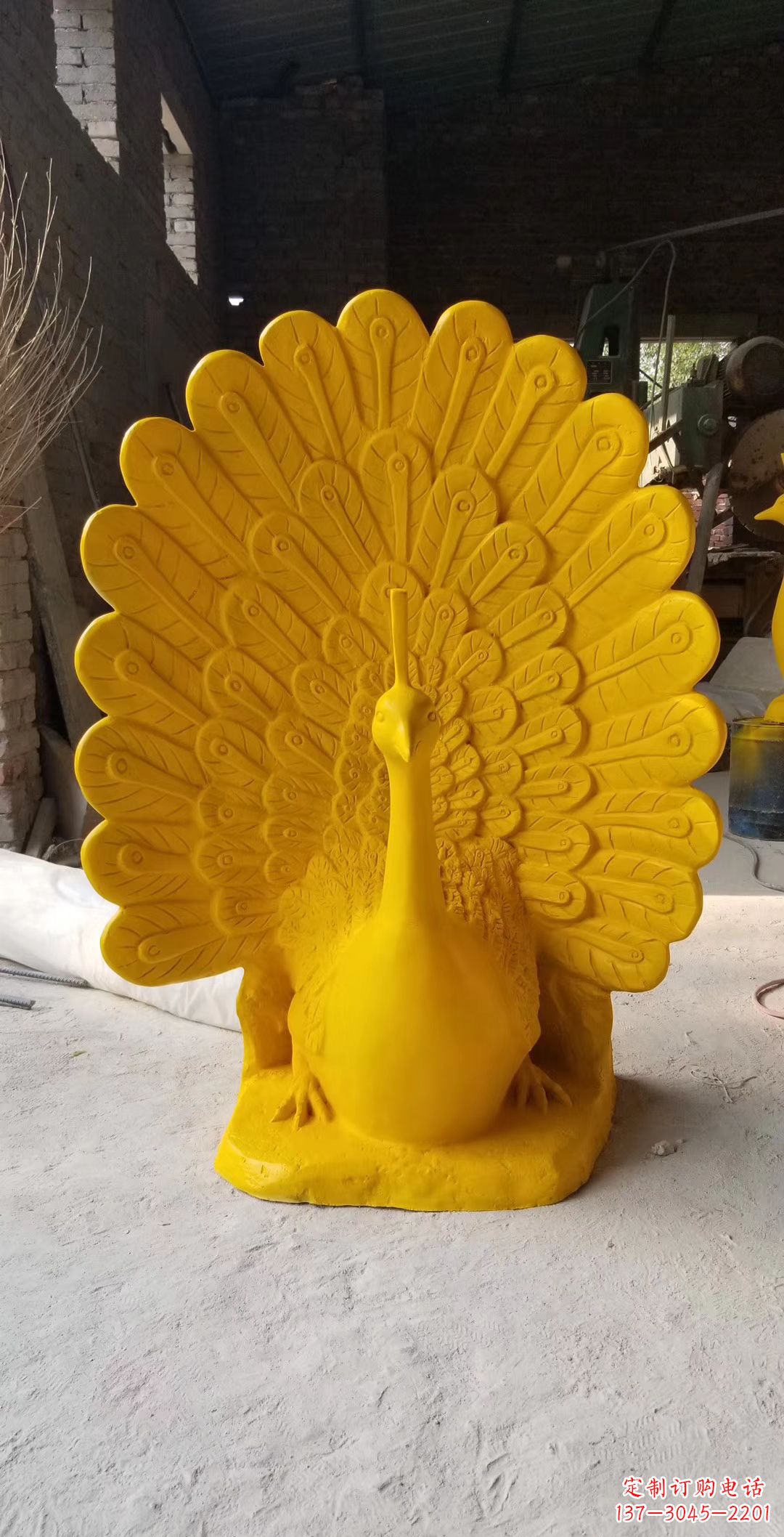 成都玻璃钢制作的孔雀雕塑