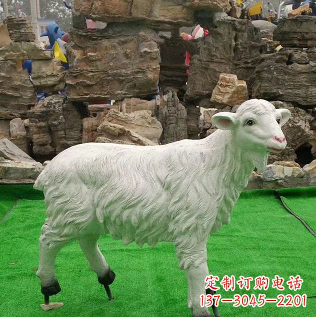 成都玻璃钢仿真绵羊动物雕塑