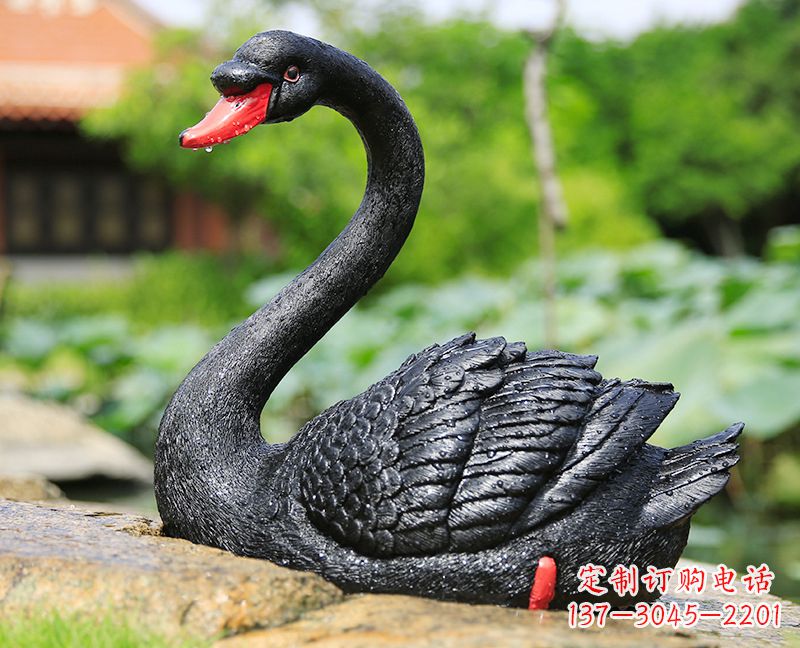 成都玻璃钢雕刻的黑色天鹅——美丽宁静的公园园林摆件