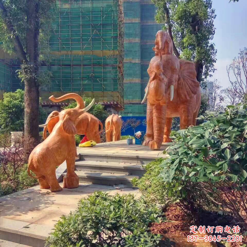 成都玻璃钢卡通大象雕塑——给小区园林带来活力