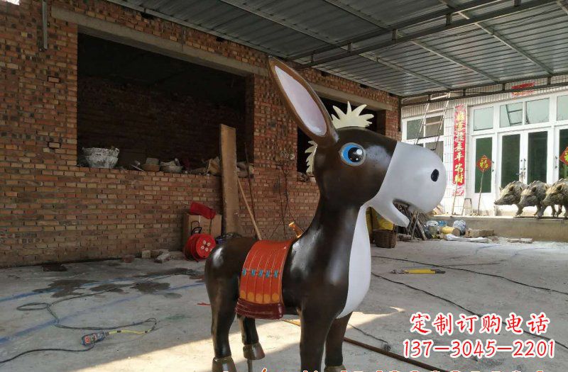 成都玻璃钢毛驴雕塑一种抒情的艺术形式