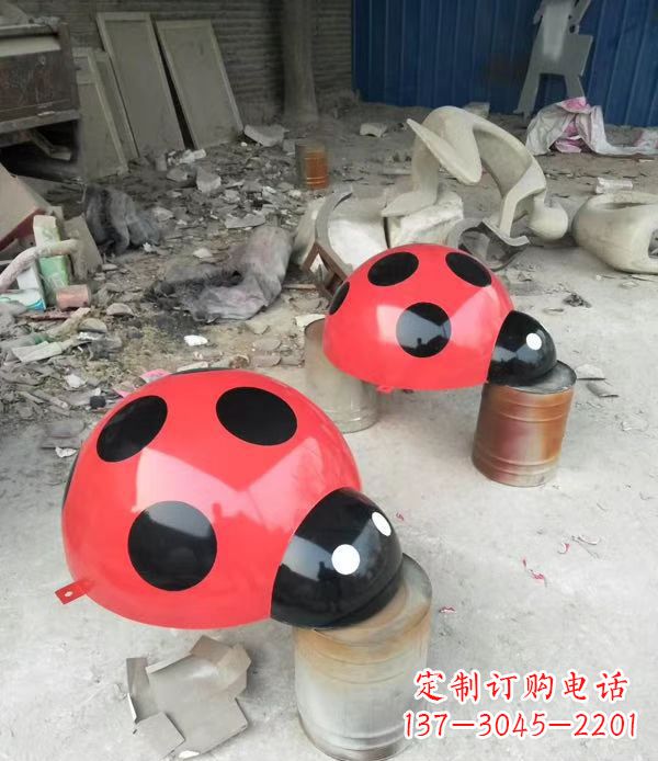成都玻璃钢制瓢虫雕塑绚丽多彩的公园景观摆件