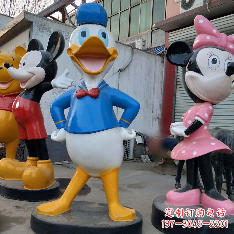 成都玻璃钢唐老鸭和米老鼠卡通雕塑