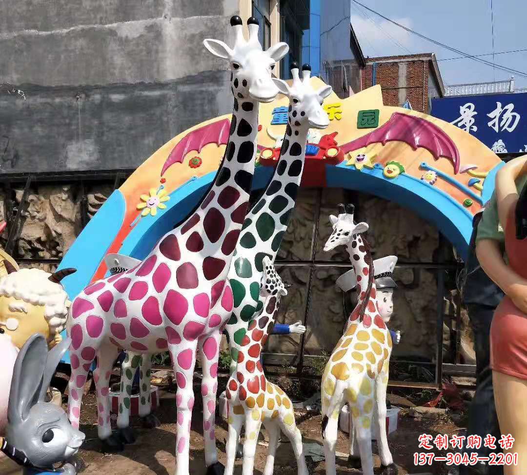 成都玻璃钢长颈鹿雕塑公园景观摆件
