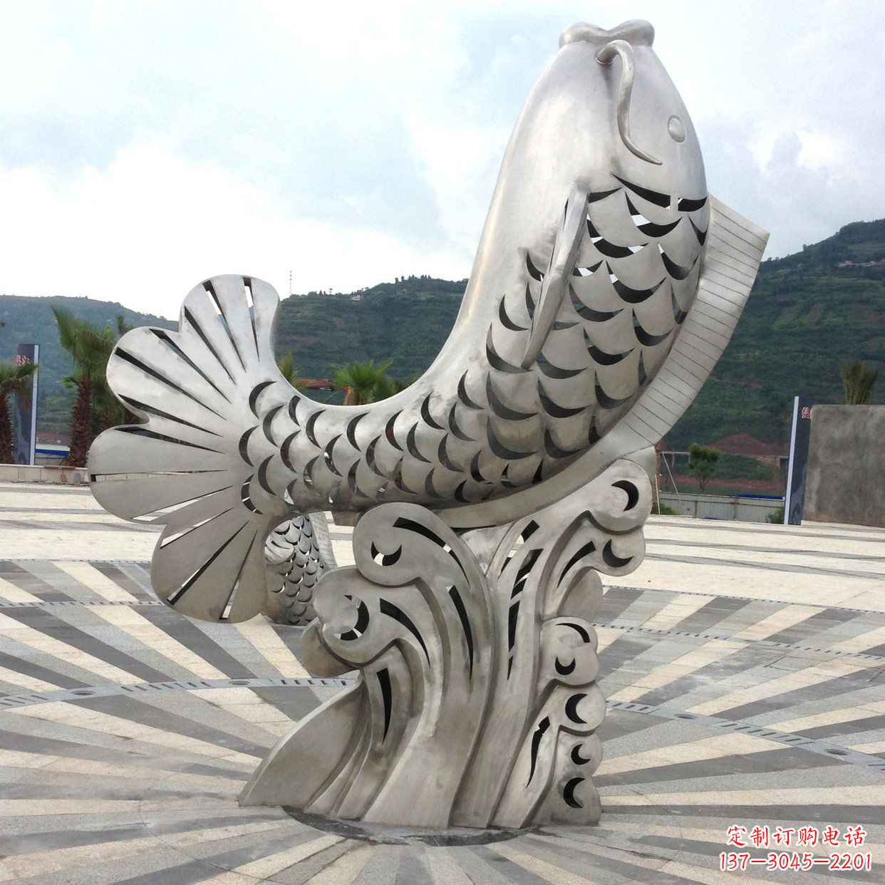 成都不锈钢“鱼”园林水景喷泉动物景观雕塑