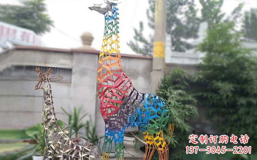 成都不锈钢长颈鹿雕塑把自然美景带入室内