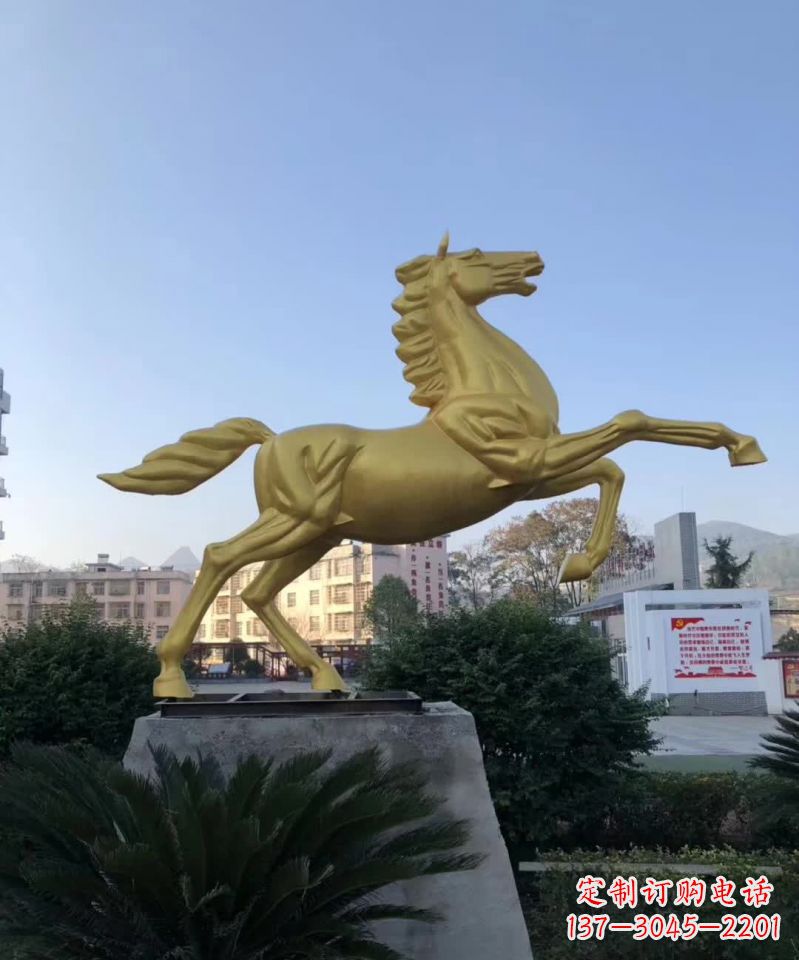 成都不锈钢城市广场的马雕塑——一个给城市带来新鲜感的艺术作品