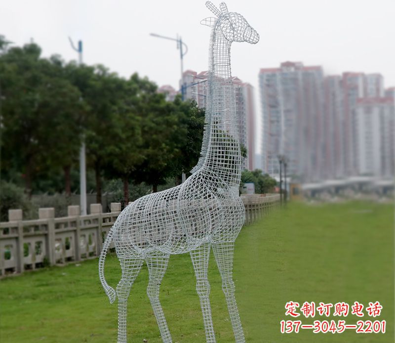 成都不锈钢城市的长颈鹿雕塑