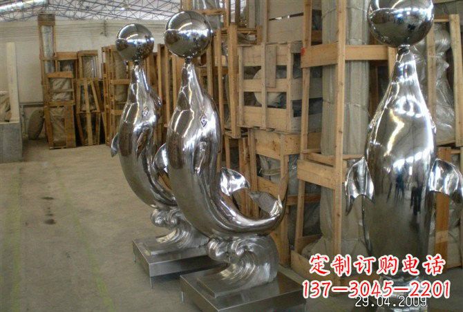 成都不锈钢海豚顶球雕塑