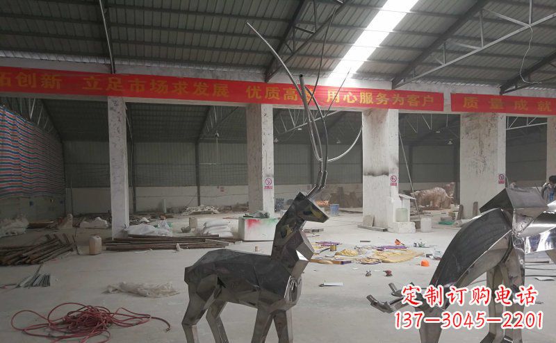 成都不锈钢麋鹿雕塑静谧美丽的自然之美