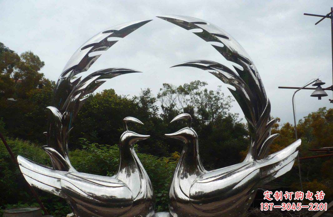 成都不锈钢孔雀雕塑浪漫与灵动