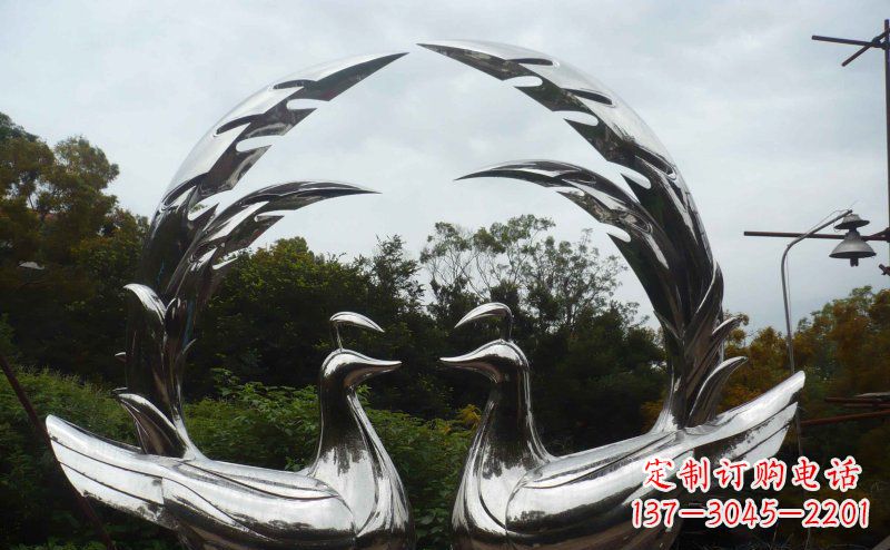 成都不锈钢制作的孔雀雕塑