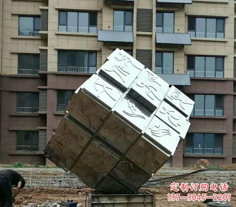 成都不锈钢魔方雕塑令人惊叹的精致艺术