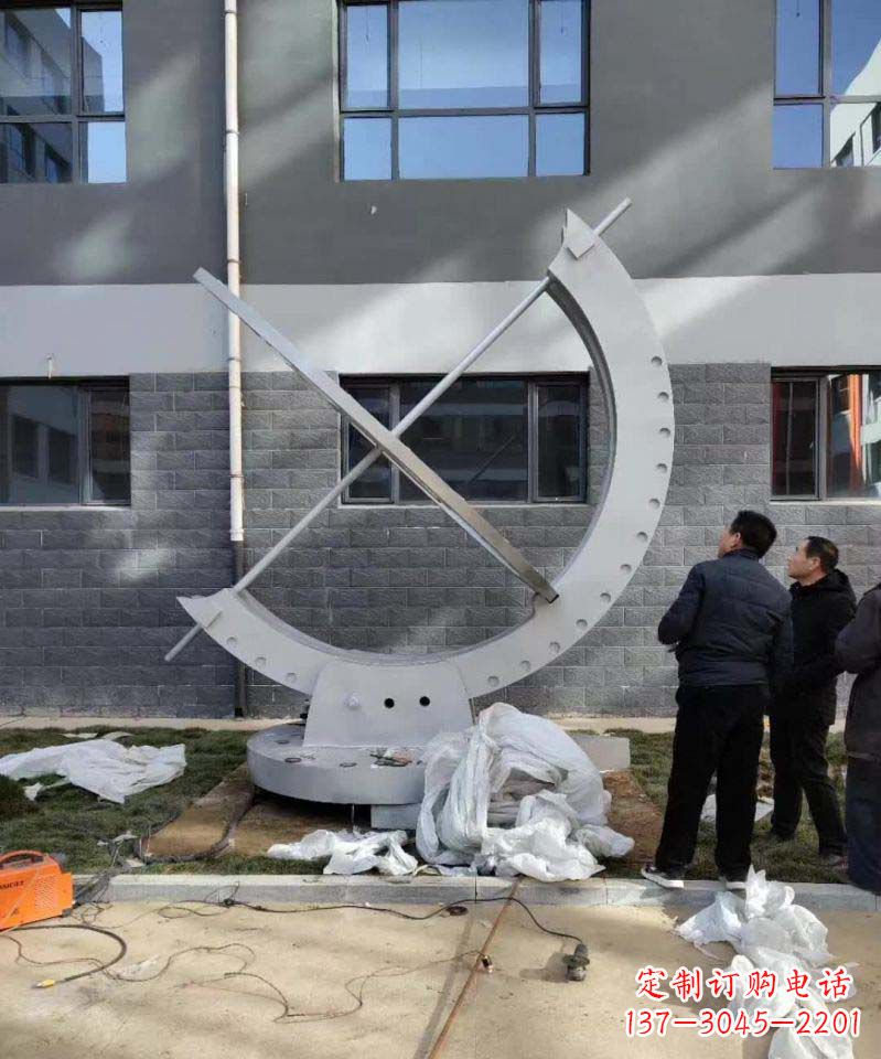 成都不锈钢日晷雕塑精致而优雅