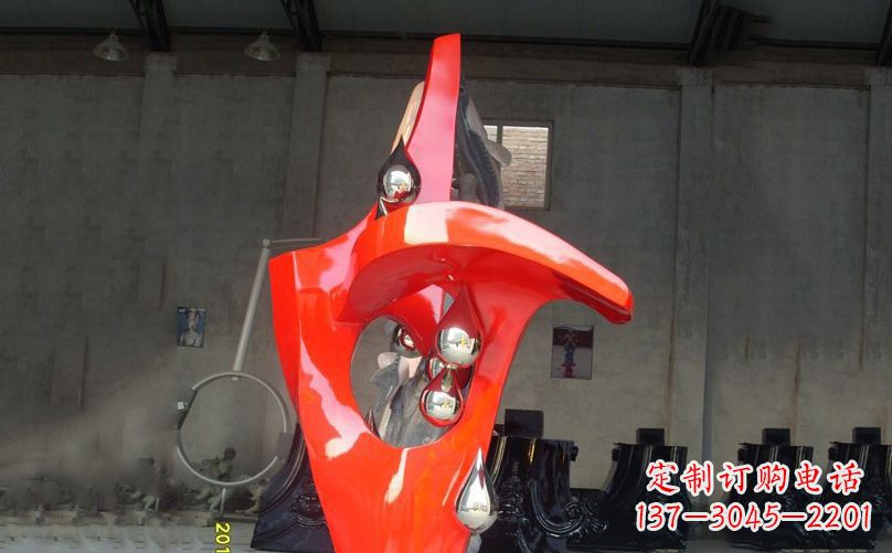 成都不锈钢水滴雕塑美丽动人