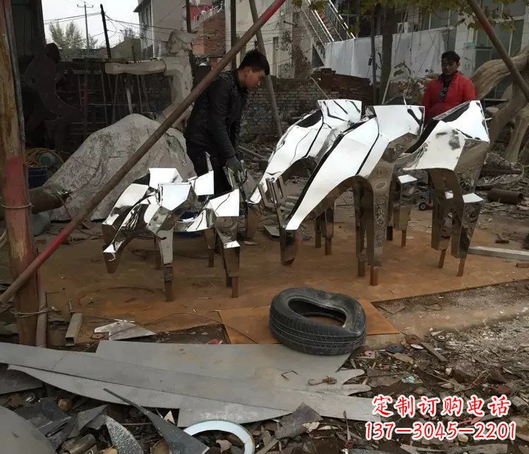 成都不锈钢抽象小马动物雕塑