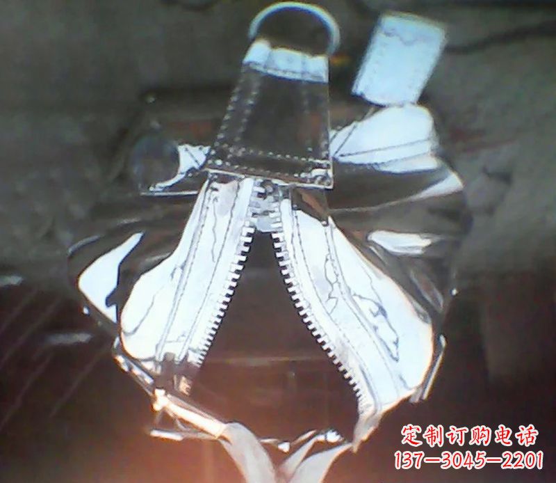 成都精美不锈钢手提包雕塑