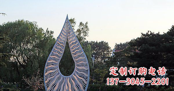 成都水滴雕塑给公园带来流动的美