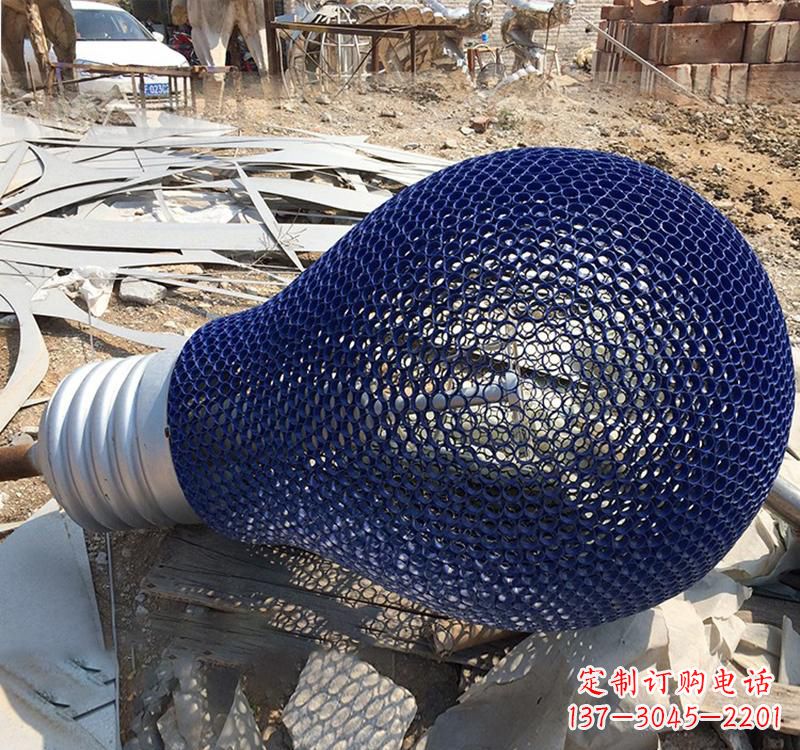 成都不锈钢灯泡雕塑灯光下的美丽之美
