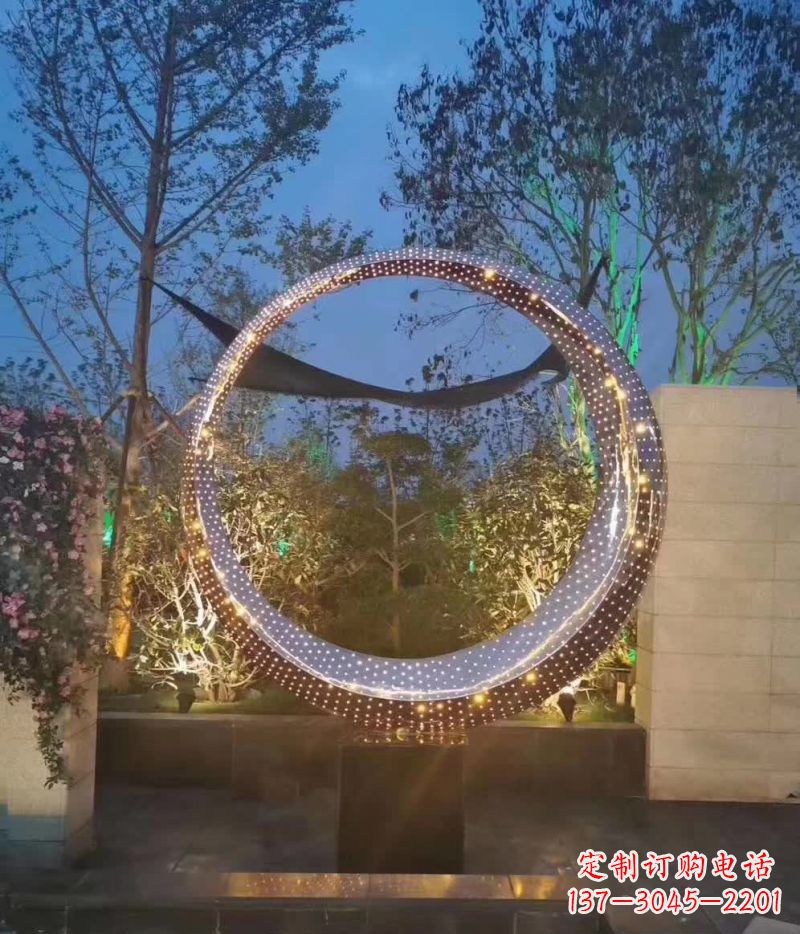 成都不锈钢圆环雕塑艺术与环境的完美结合