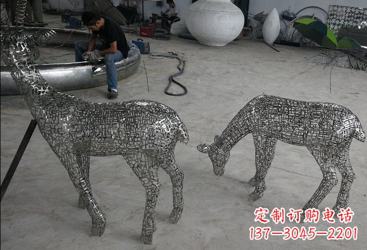 成都不锈钢动物镂空鹿雕塑精美的艺术品