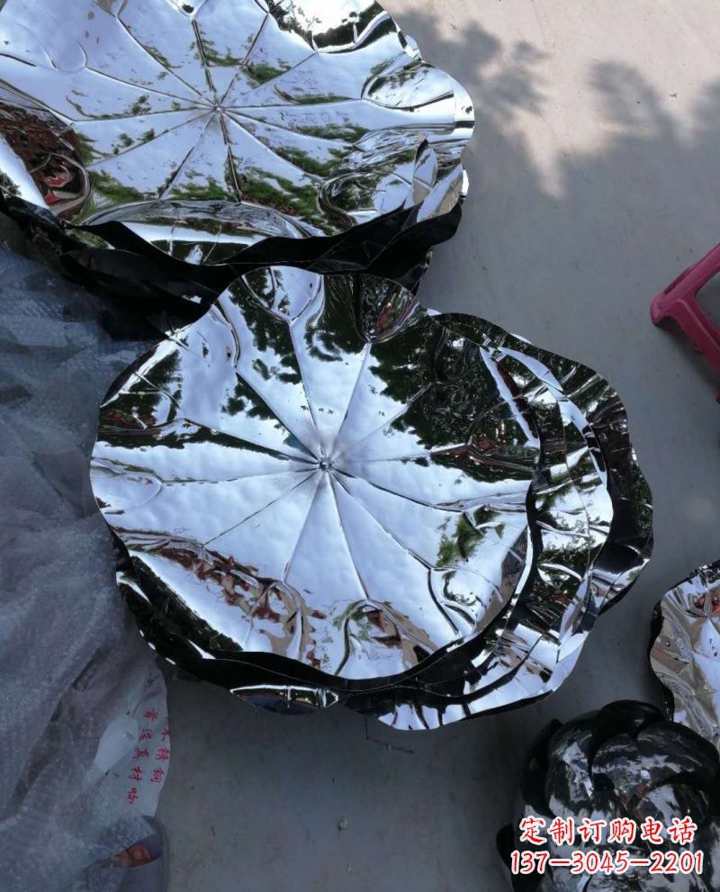 成都不锈钢锻造的莲花雕塑