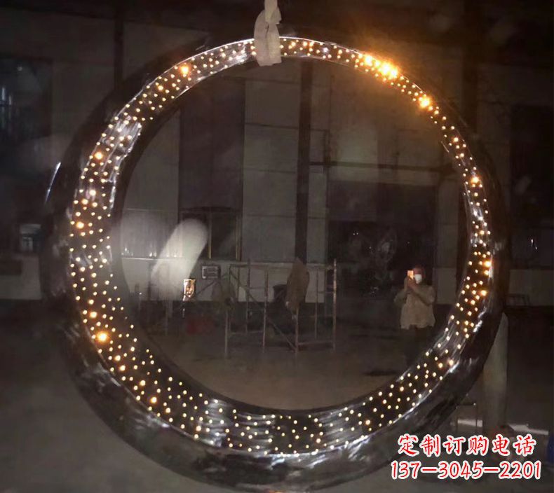 成都璀璨夜空，不锈钢发光月亮雕塑