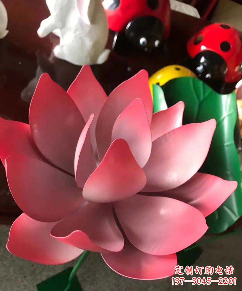 成都不锈钢荷花雕塑古典之美永恒不变