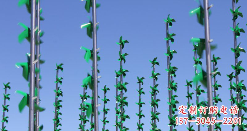 成都螺旋风车给广场景观带来的旋转欢乐