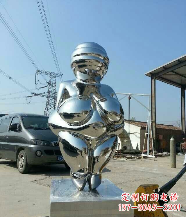 成都女性之美不锈钢公园的女人雕塑