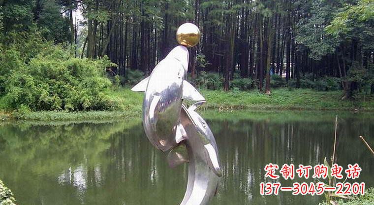 成都海豚的传说——不锈钢公园顶部雕塑