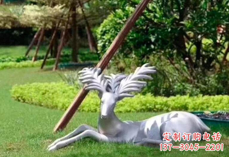 成都不锈钢公园大角鹿雕塑精致而美丽