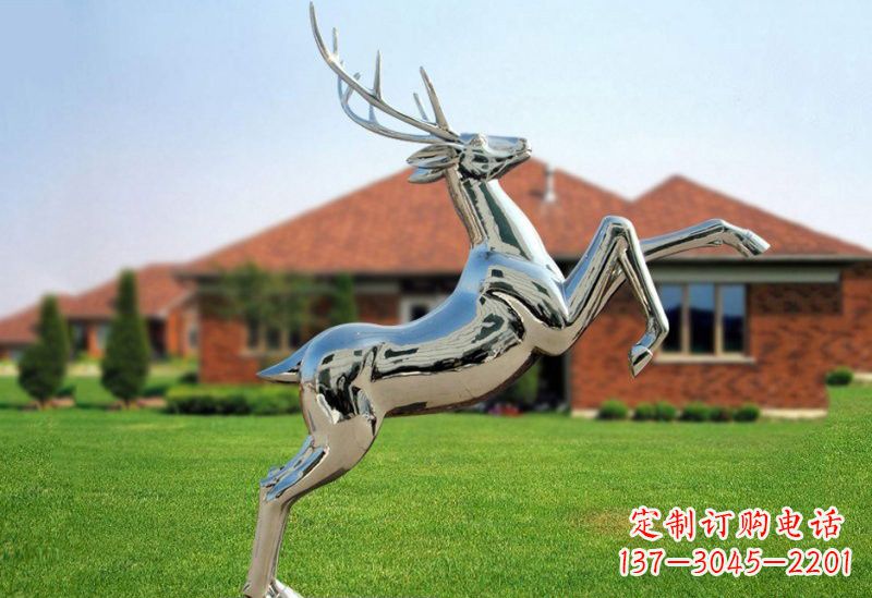 成都梅花鹿雕塑 镜面反射着璀璨美景