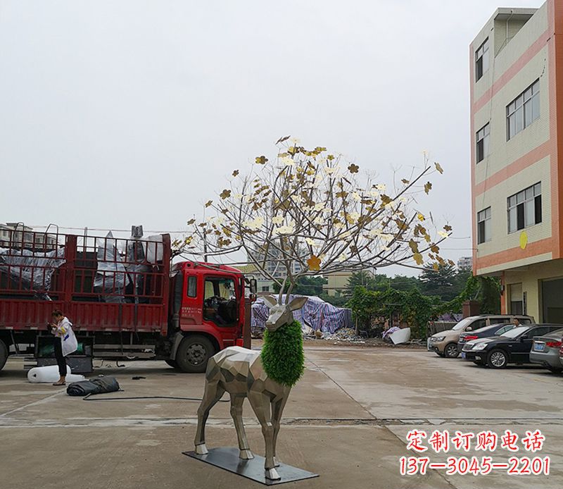 成都不锈钢公园的梅花鹿雕塑