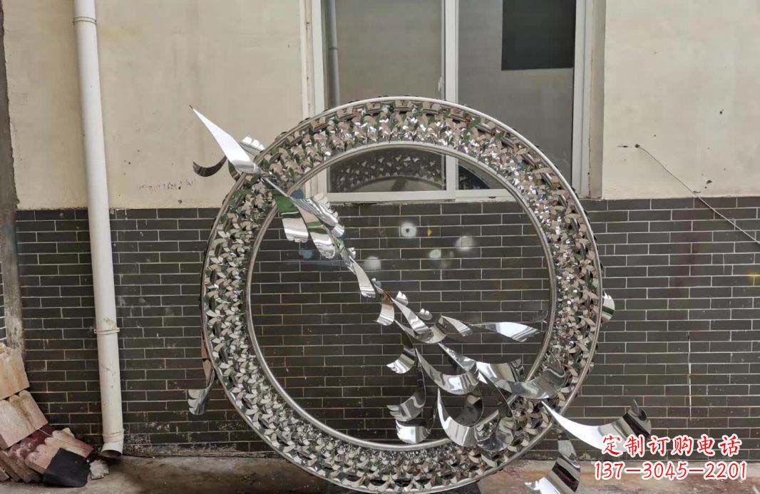 成都“不锈钢广场飞鸽圆环雕塑”精美的艺术品