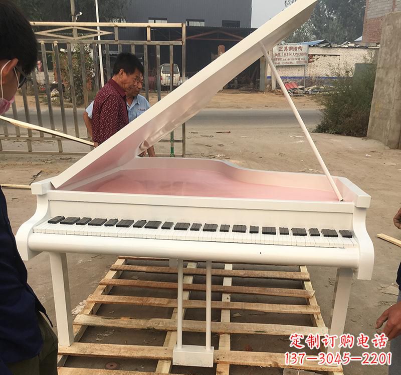 成都不锈钢钢琴雕塑融合音乐与艺术的完美结合