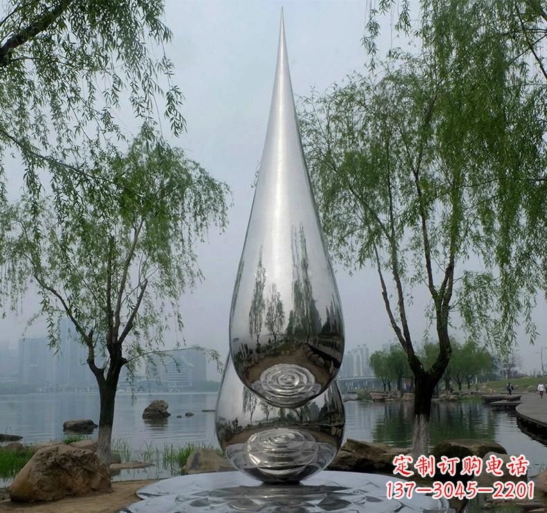 成都不锈钢广场的水滴雕塑