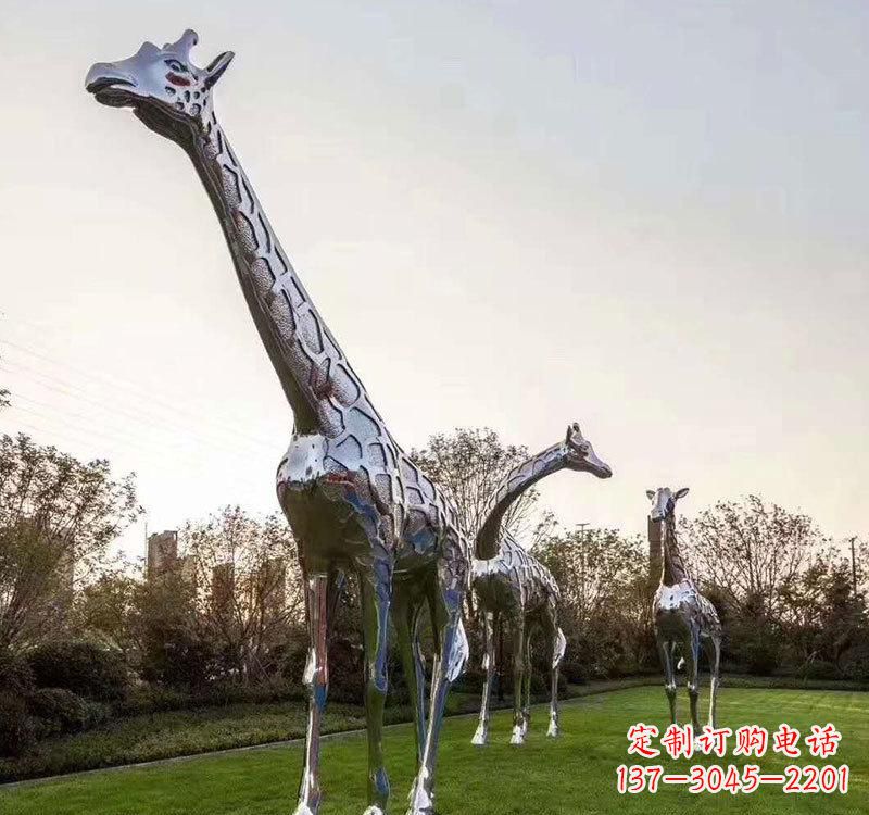 成都不锈钢长颈鹿雕塑美丽的艺术精神