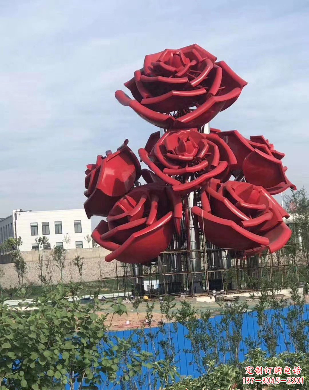 成都不锈钢玫瑰雕塑象征爱与美