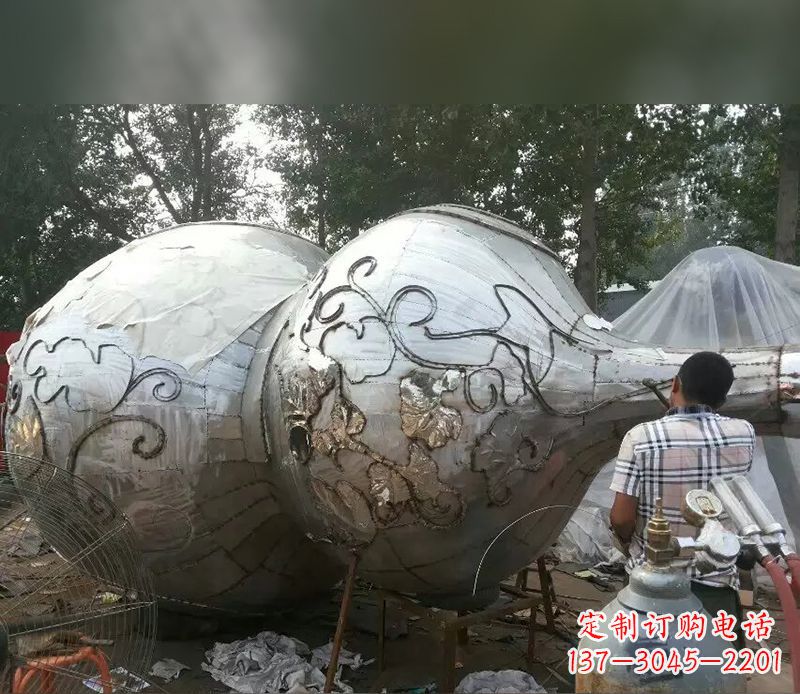 成都不锈钢葫芦雕塑精美绝伦