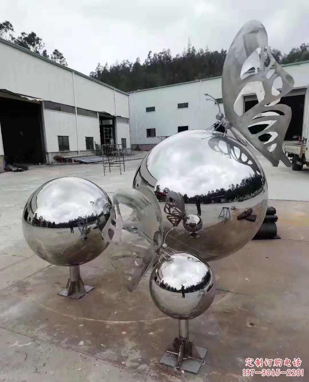 成都不锈钢蝴蝶雕塑美丽而迷人