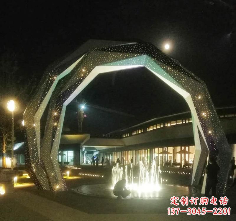 成都不锈钢户外拱门雕塑精美线条点缀美景