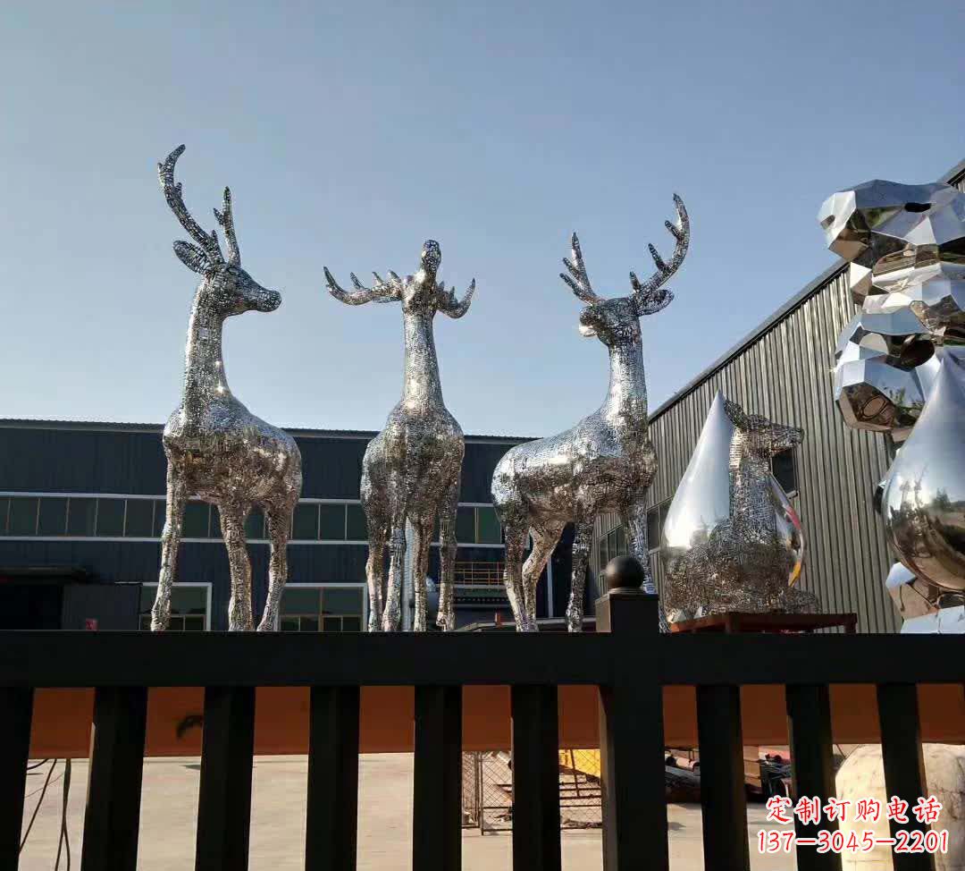 成都不锈钢梅花鹿雕塑给空间增添优雅气息