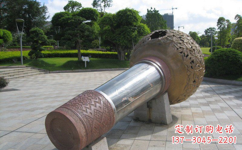 成都“铸就记忆的不锈钢话筒雕塑”