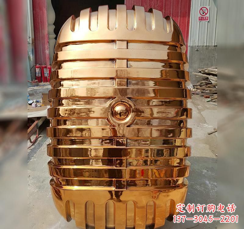 成都不锈钢话筒雕塑传承历史的象征